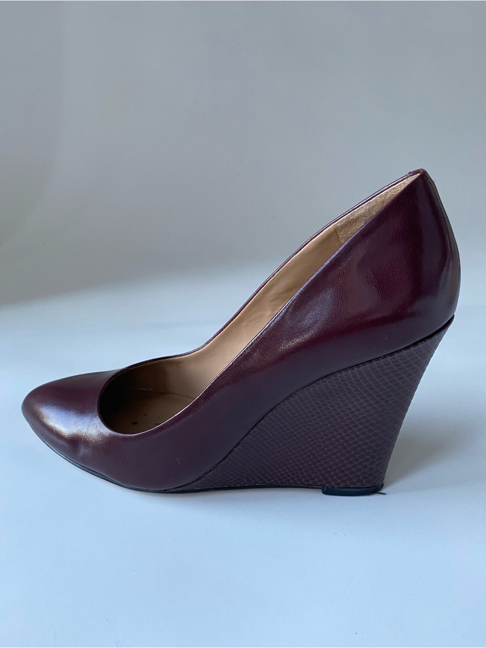 Classic Ann Taylor oxbood leather Wedge Pump
